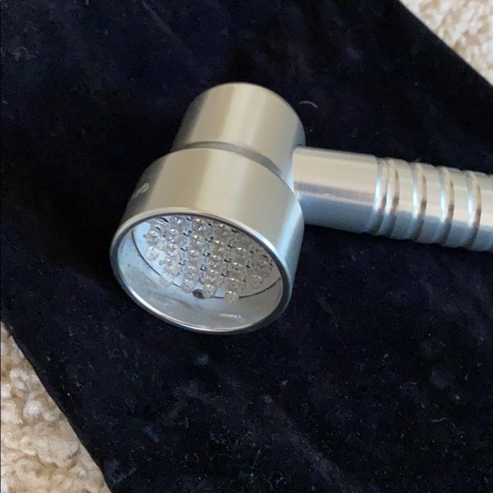 Baby Quasar - Blue light for acne